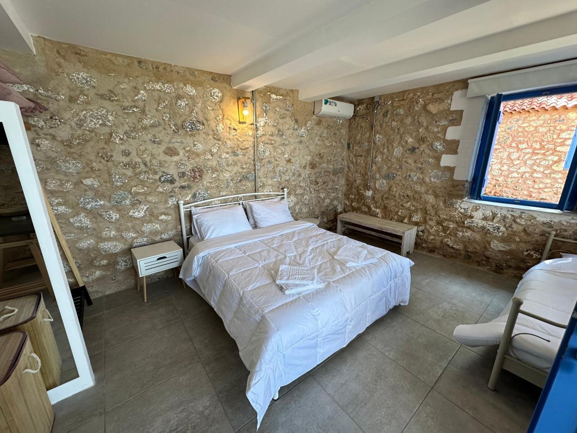 Rocksecret Edge Apartment Kalamata Exterior photo